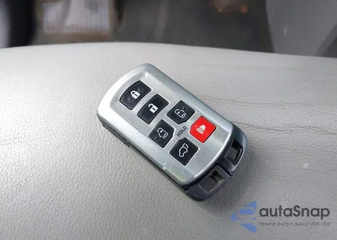 2015 Toyota Sienna Xle 8 Passenger из США, поврежденный, VIN 5TDYK3DC3FS647615